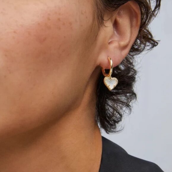 Kendra Scott Ari Heart Huggie Black Drusy Earrings Gold Plated - Picture 5 of 5